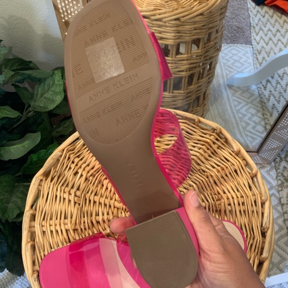 NWOT Anne Klein fuchsia pink Block Sandals with clear straps - Picture 5 of 5